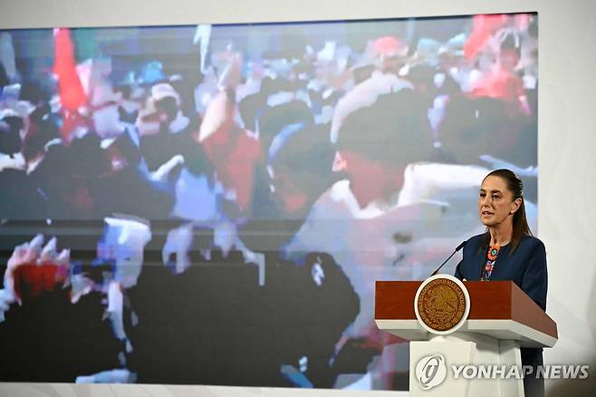 17일(현지시간) Z세대 시위 관련 언급하는 클라우디아 셰인바움 멕시코 대통령 [멕시코시티 AFP=연합뉴스. 재판매 및 DB 금지]