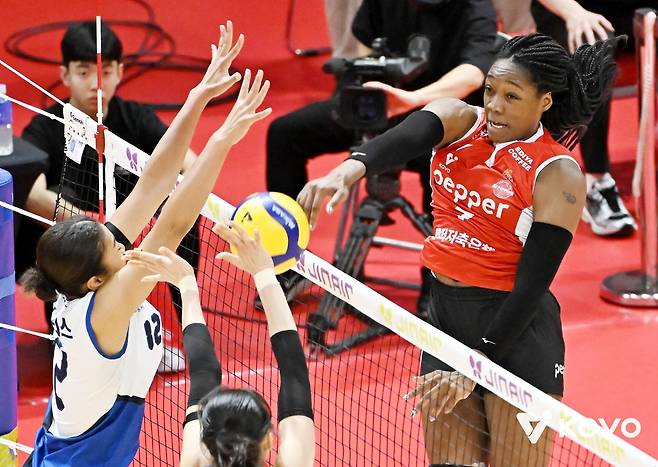 페퍼저축은행 조이의 강타 [한국배구연맹 제공. 재판매 및 DB 금지]