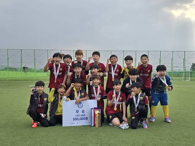 ▲ 전국 무대를 제패한 영주의 유소년 축구팀 'BEES'(U-12)가 오는 21일부터 29일까지 스페인과 포르투갈 등 유럽 주요 도시에서 열리는 국제 교류전에 출전한다. 자료사진