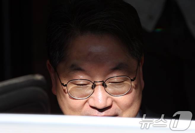 노만석 전 검찰총장 직무대행이 지난 14일 오전 서울 서초동 대검찰청에서 열린 비공개 퇴임식을 마치고 청사를 나서고 있다. /뉴스1 ⓒ News1 김명섭 기자