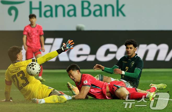 한국은 볼리비아를 상대로 전반전에는 고전했지만 후반전에 두 골을 넣어 이겼다.. 2025.11.14/뉴스1 ⓒ News1 김기태 기자