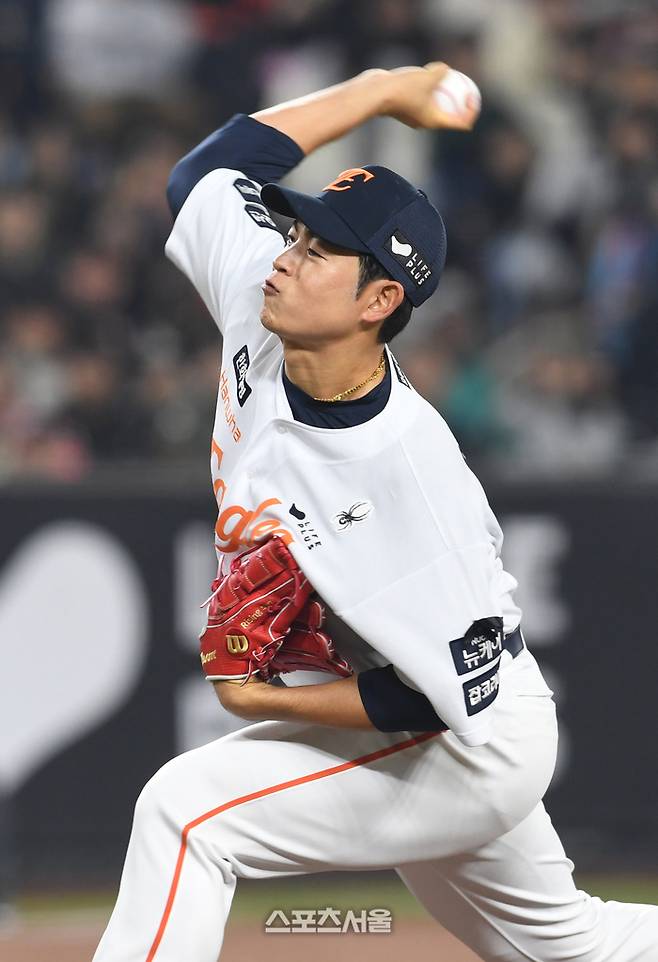 한화 이태양이 2일 대전 한화생명볼파크에서 열린 2025 KBO리그 롯데와의 경기 7회초 등판해 힘차게 공을 던지고 있다. 대전 | 박진업 기자 upanddup@sportsseoul.com