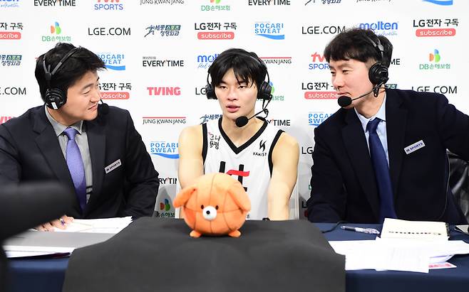 강성욱이 경기 후 인터뷰에 임하고 있다. 사진 | KBL