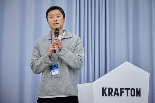 지난 18일 크래프톤이 과학기술정보통신부 '독자 AI 파운데이션 모델'에 참여 중인 SK텔레콤 정예팀 및 대학생, AI 연구자들과 함께한 '2025 파운데이션 모델 테크 워크숍'을 성황리에 마쳤다. (조제웅 크래프톤 AI 기초연구실 실장 환영사). /사진=크래프톤