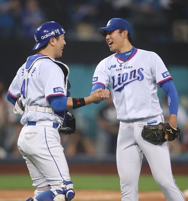 강민호는 여전히 그 자리에 건재한데, 최충연의 현재는 어둡다. 2018년 가장 밝게 빛났던 그때처럼, 롯데에서 부활할 수 있을까. 사진제공=삼성 라이온즈