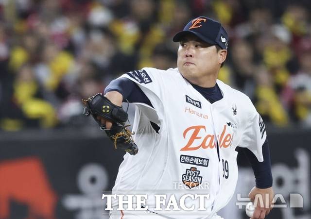 류현진은 전성기에 비해 구위가 많이 약해졌다. 하지만 2이닝 정도는 완벽하게 막아낼 능력이 있다. /뉴시스