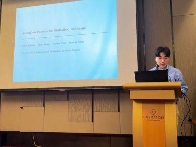 한화생명 인공지능(AI)연구소 관계자가 ICAIF 2025에서 연구 성과를 발표하고 있다. 한화생명