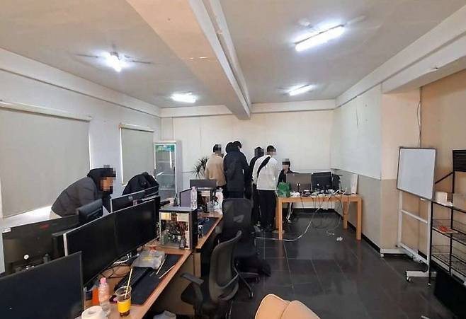 콜센터 조직 검거 현장. /부산경찰청