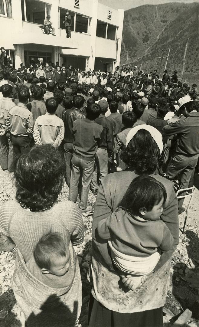 1980년 4월 사북사건 당시 사북광업소 일대 모습. 정선지역사회연구소 제공