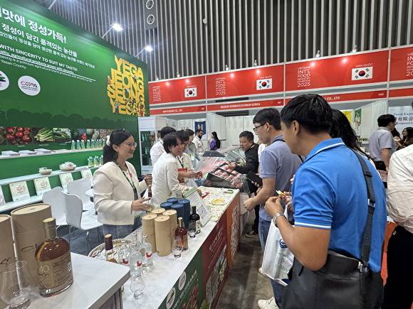 해외시장 개척사업 홍보관 운영 [사진=예산군]
