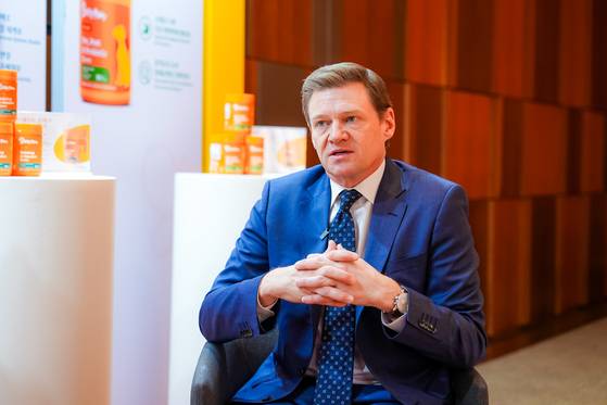 17일 닉 만 H&H 그룹 최고경영자(CEO)가 중앙일보와 인터뷰를 진행하고 있다. 사진 제스티퍼스