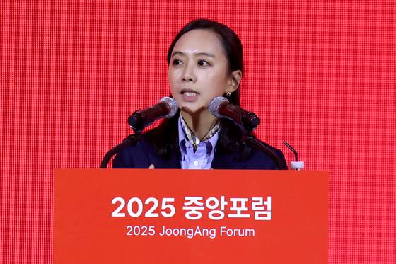 전경주 한국국방연구원 연구위원이 19일 서울 소공동 롯데호텔에서 열린 중앙포럼에서 '동맹 현대화의 방향과 주한미군의 미래'를 주제로 발표하고 있다. 장진영 기자