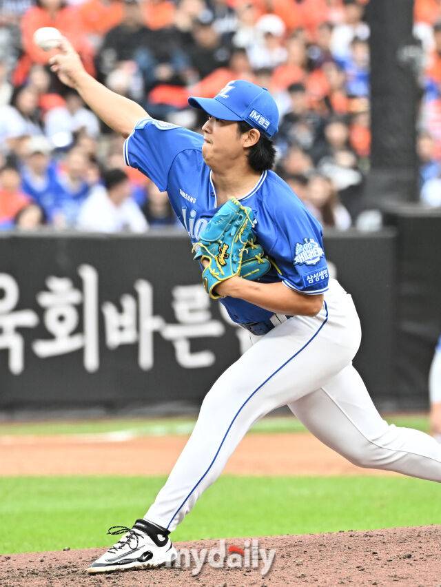 18일 오후 대전광역시 중구 대전 한화생명볼파크에서 진행된 '2025 프로야구 KBO리그 포스트시즌' 플레이오프(PO) 1차전 한화이글스와 삼성라이온즈의 경기. 삼성 양창섭이 역투하고 있다./마이데일리