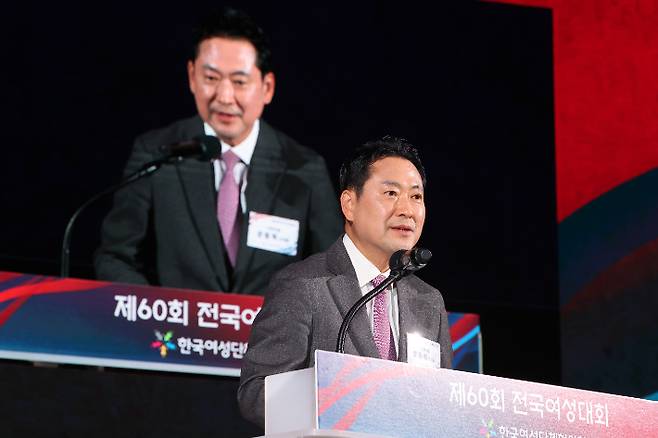 국민의힘 장동혁 대표가 18일 서울 강남구 코엑스에서 열린 제60회 전국여성대회에서 축사를 하고 있다. 연합뉴스