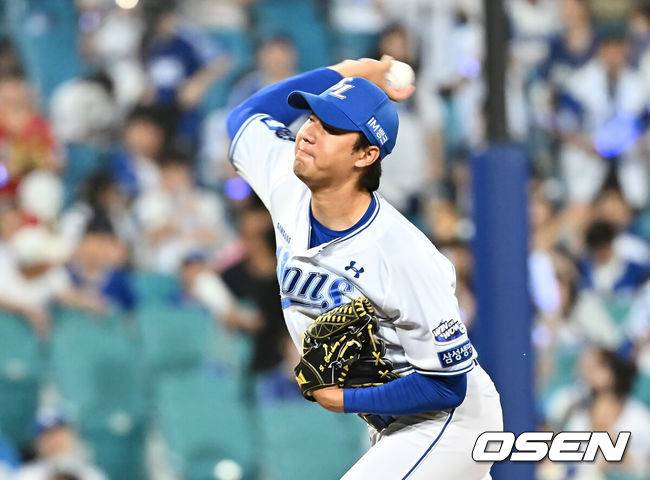 [OSEN=대구, 이석우 기자] 13일 대구삼성라이온즈파크에서 2025 신한 SOL 뱅크 KBO 리그 삼성 라이온즈와 KIA 타이거즈의 경기가 열렸다. 홈팀 삼성은 후라도가, 방문팀 KIA는 올러가 선발 출전했다. 삼성 라이온즈 최충연이 역투하고 있다. 2025.08.13 / foto0307@osen.co.kr