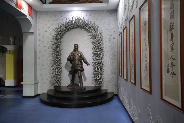 중국 헤이룽장성 하얼빈역에 위치한 안중근기념관에 안중근 의사의 동상과 유묵이 전시돼 있다. 사진 제공=정창현 평화경제연구소 소장