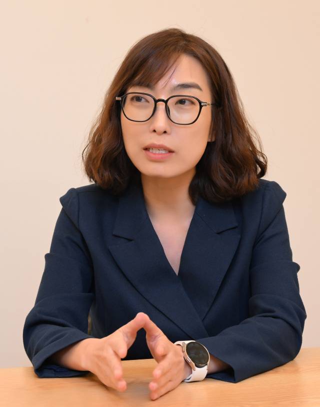 안미현 서울중앙지검 검사가 18일 서울시 서초구 교대역 인근에서 서울경제신문과 만나 ‘검찰권 남용’ 우려가 커진 배경에 대해 설명하고 있다. 권욱 기자