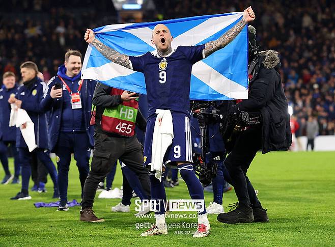 ▲ 플레이오프로 내려가기 직전 후반 추가시간에 기적을 연출했다. 28년 만에 월드컵으로 돌아온 스코틀랜드. 오랜 기다림 끝에 얻어낸 본선행 티켓이 어떤 새 장을 열지 축구팬들의 시선이 쏠린다.