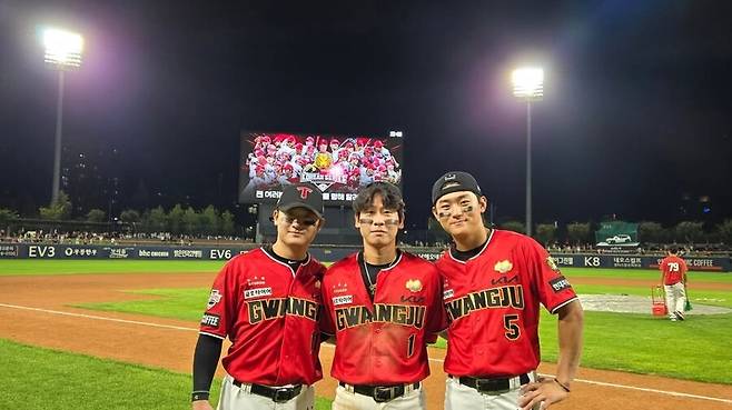 ▲ KIA 타이거즈에서 두산 베어스로 FA 이적한 내야수 박찬호가 KIA 팬들과 선수단에 감사 인사를 남겼다. ⓒ박찬호 SNS