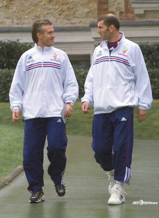 선수 시절 데샹(왼쪽)과 지네딘 지단. /AFPBBNews=뉴스1