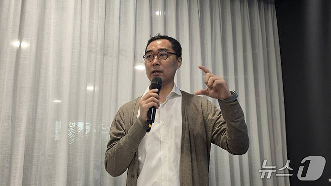 임진식 스노우플레이크 설루션엔지니어(SE) 총괄이 가 서울 강남구 코엑스 스파크플러스에서 열린 인텔리전스 출시 기자간담회에서 답변하고 있다. 2025.11.20 뉴스1 ⓒ News1 김민석 기자