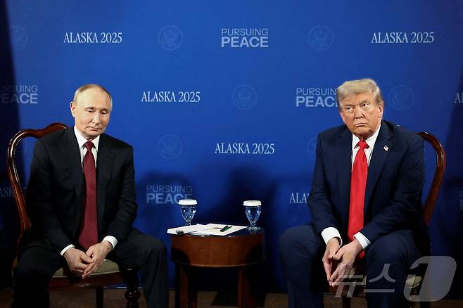 8월 15일(현지시간) 미국 알래스카 앵커리지에서 열린 푸틴 러시아 대통령과 트럼프 미국 대통령의 정상회담.  2025.08.15. ⓒ 로이터=뉴스1 ⓒ News1 류정민 특파원