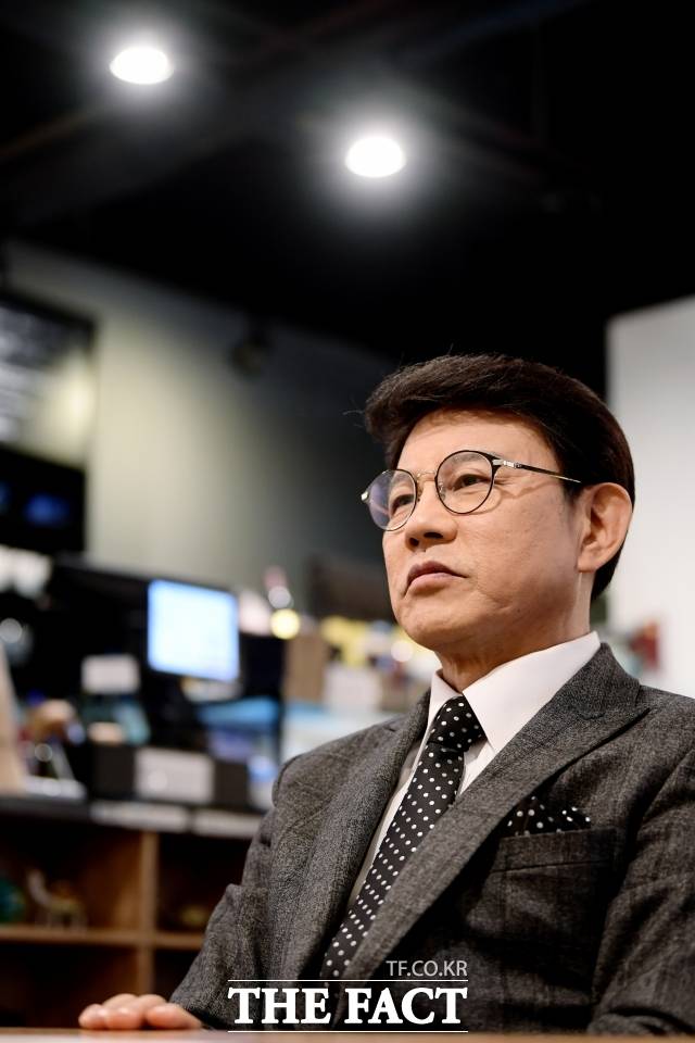 설운도가 다음 달 중순 첫 방송을 앞두고 있는 MBN 트로트 서바이벌 예능 '현역가왕' 시즌3 '여가수편'에서 핵심 마스터로 또 한번 레전드 가수의 품격을 빛낸다. /더팩트 DB