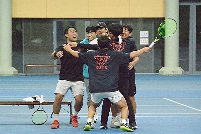 우승 후 기뻐하는 경북대 KUTC. 이하 소양강배준비위원회 제공