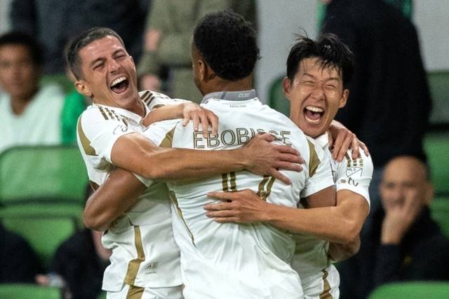 ▲ 로스앤젤레스 FC 손흥민이 지난 3일(한국 시간) 미국 텍사스 오스틴 Q2 스타디움에서 열린 오스틴 FC와 2025 MLS컵 플레이오프 서부 콘퍼런스 1라운드 2차전에서 쐐기골의 기쁨을 나누고 있다. AP/연합뉴스