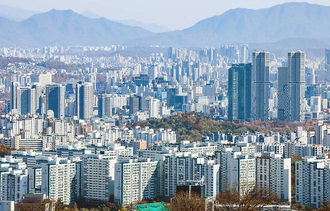서울 중구 남산에서 바라본 아파트 단지. 사진=뉴스1