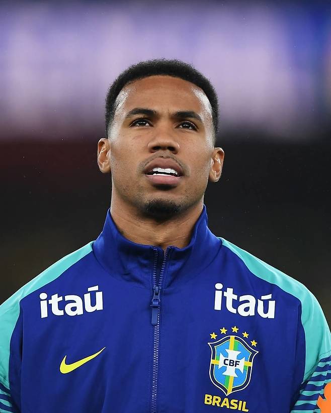 아스널이 11월 A매치 주간에 브라질대표팀에 차출됐던 센터백 가브리엘 마갈량이스의 허벅지 부상으로 울상을 짓고 있다. 아스널은 주말 북런던 더비를 앞두고 있는데, 7명이 전열을 이탈한 상태다. 그래도 토트넘의 13명보단 조금 나아 보인다. 사진출처｜아스널 페이스북