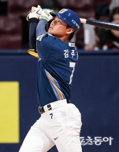 최근 FA 시장에서 유격수의 거액 계약이 이어지고 있다. 차세대 주자인&nbsp;SSG 박성한, NC 김주원의 계약 규모가 얼마일지에 큰 관심이 쏠린다. 사진제공ㅣNC 다이노스