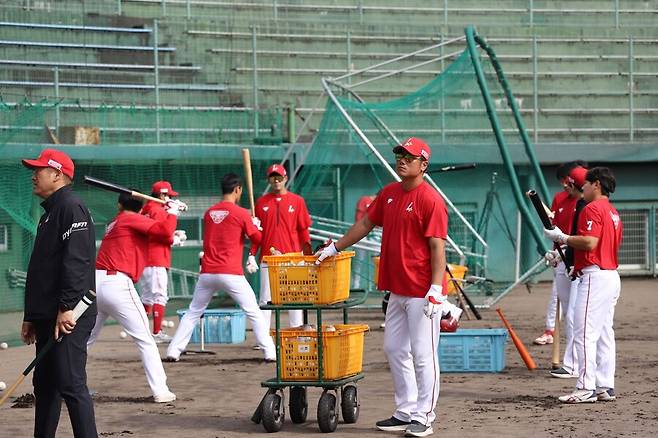 ▲ 밀도 높은 타격 훈련을 진행하고 있는 SSG 가고시마 유망주 캠프 ⓒSSG랜더스