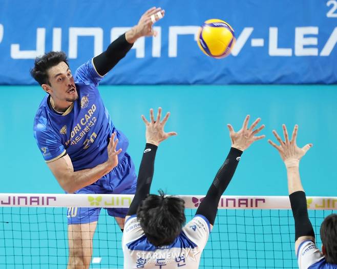 [B하인드★] 아라우조, 삼바 리듬 타고 28점 원맨쇼! 장충의 아들로 우뚝!