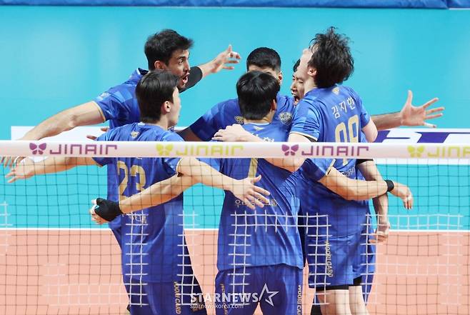 [B하인드★] 아라우조, 삼바 리듬 타고 28점 원맨쇼! 장충의 아들로 우뚝!