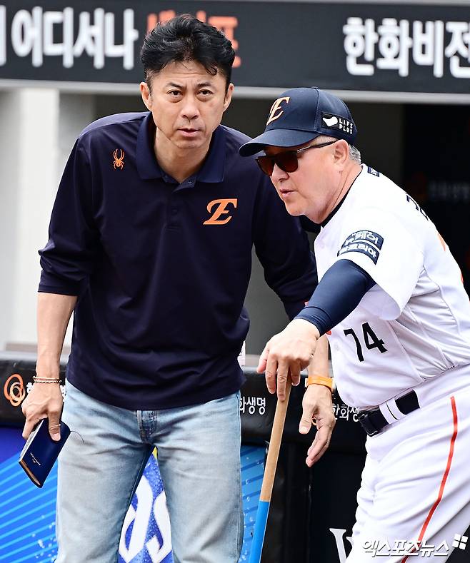 손혁(왼쪽) 한화 이글스 단장과 김경문 감독. 사진 엑스포츠뉴스 DB