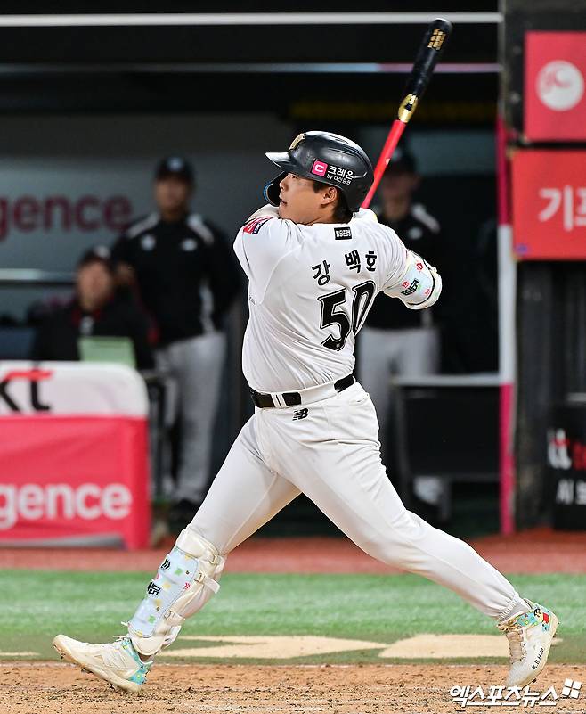 3일 오후 수원KT위즈파크에서 열린 '2025 신한 SOL Bank KBO리그' 한화 이글스와 KT 위즈의 경기, 9회말 1사 1,3루 KT 강백호가 1타점 적시타를 날리고 있다. 엑스포츠뉴스DB