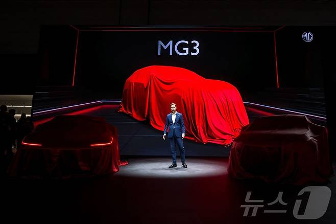 2024년 2월26일 스위스 제네바에서 열린 제네바 국제 모터쇼 프레스데이 행사에서 중국 국영 자동차기업 SAIC가 소유한 MG 모터의 신차 모델을 소개하고 있다.<자료사진>  ⓒ AFP=뉴스1
