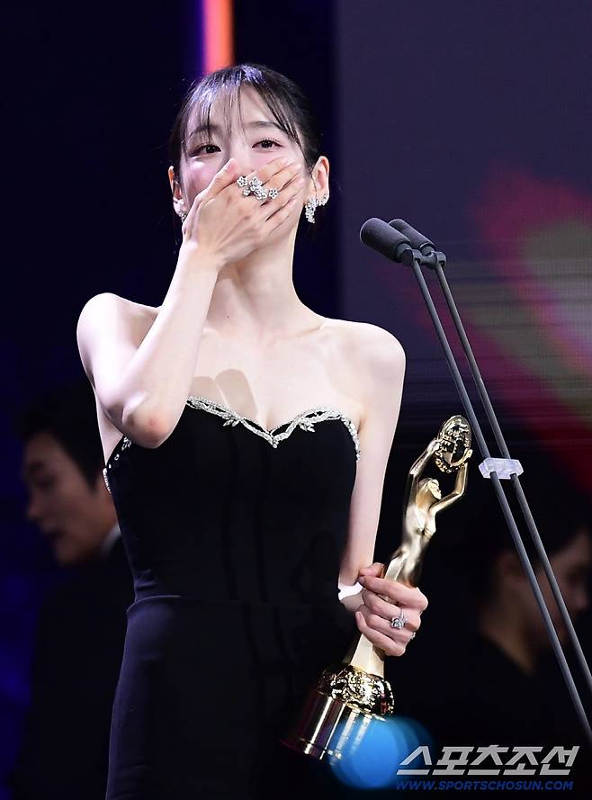 여우조연상 수상한 배우 박지현.