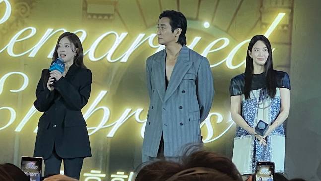 홍콩에서 열린 디즈니+ 오리지널 프리뷰 2025 무대에 선 배우 신민아(맨 오른쪽) [사진=YTN star]