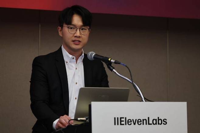 홍상원 일레븐랩스 한국지사장이 21일 서울 서초구 JW 메리어트 서울 호텔에서 열린 일레븐랩스 한국 진출 기자간담회에서 인사말을 하고 있다. 연합뉴스