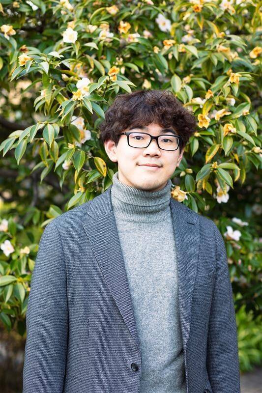 2024년 하반기(제172회) 아쿠타가와상 후보에 올라 올해 초 수상자로 선정된 작가 스즈키 유이(24). 2000년대생으로는 처음 아쿠타가와상을 받았다. 리프 제공