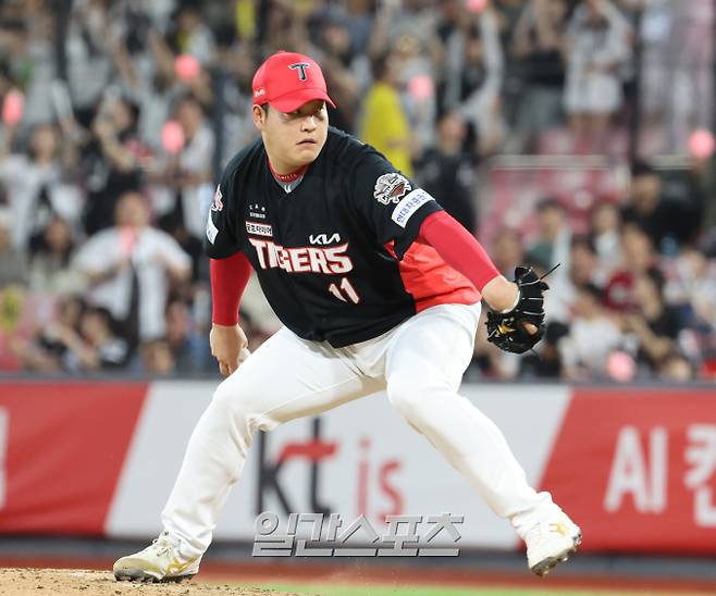 22일 오후 수원 KT위즈파크에서 열린 2025 프로야구 KIA와 KT 경기. KIA 투수 조상우가 8회 등판해 역투하고 있다. 수원=정시종 기자  /2025.05.22.