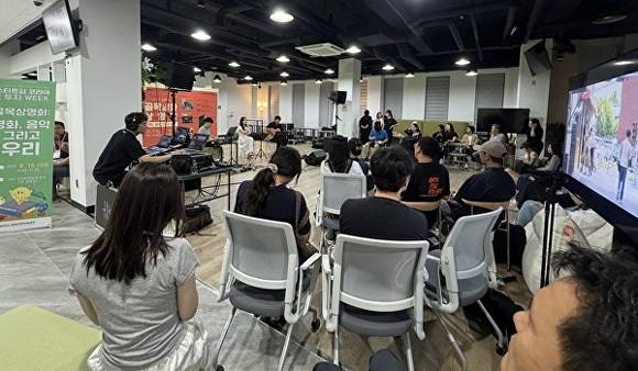 대전정보문화산업진흥원이 지역 영화 단체, 음악창작소, 대전창조경제혁신센터와 협력해 골목상영회를 개최하고 있다. [사진=대전정보문화산업진흥원]