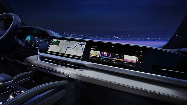 Grand Koleos' updated panoramic in-car display (Renault Korea)