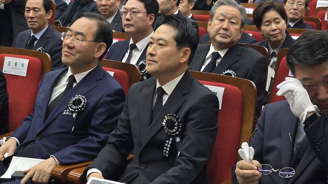 주호영 국회부의장과 장동혁 국민의힘 대표가 21일 국립서울현충원에서 열린 고(故) 김영삼 전 대통령 서거 10주기 추도식에 참석했다. 임현범 기자