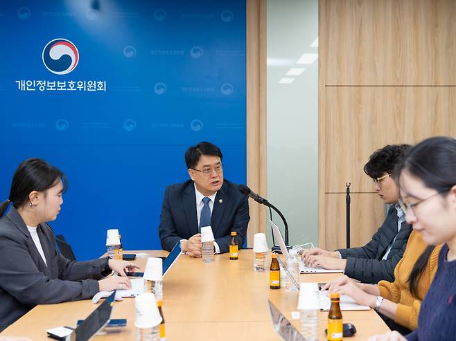 이정렬 개인정보보호위원회 부위원장이 20일 서울 종로구 정부서울청사에서 열린 출입 기자들과의 티타임에서 인사말을 하고 있다. [개인정보보호위원회]