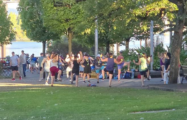 포틀랜드 줌마렐라들의 낮 동아리 활동