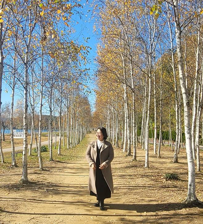 지난 14일 뉴스1과 만난 북한 경제·IT 연구자이자 탈북 작가인 설송아(본명 최설·56)씨는 지난 9월 '생산도시 순천'을 출간했다. 설송아 작가. (본인 제공)