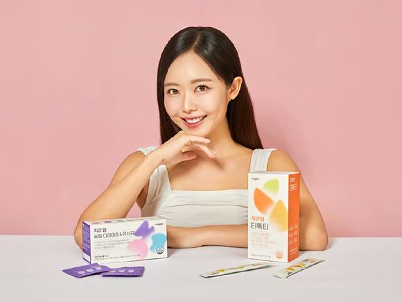 일동생활건강은 유튜버 '비타민 신지니'와 함께 협업해 건강기능식품 지큐랩 신제품 2종을 출시했다. [사진=일동생활건강 제공]
